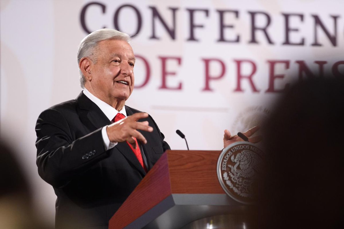 En 2011, en plena guerra contra el narcotráfico declarada por Calderón, los medios de comunicación firmaron un pacto del silencio para no hablar de la violencia, recordó el presidente Andrés Manuel sobre el régimen autoritario y el control que existía.
