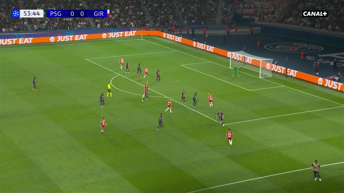 Ousmane Dembélé se fait rattraper par la patrouille !!! 😱 Il doit donner à Barcola ? 🎥 CANAL+ Foot