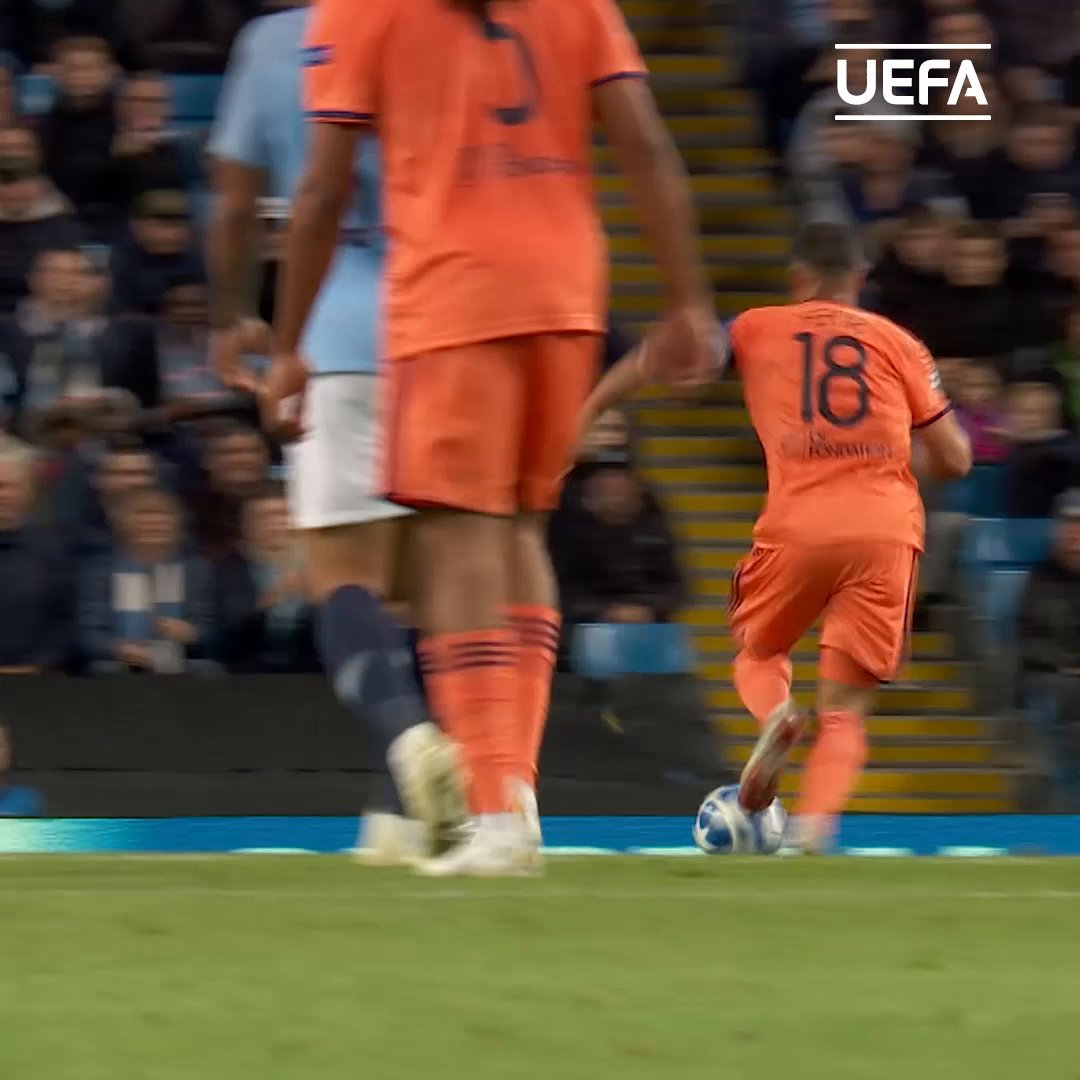« I recup the ball » Il y a 6 ans jour pour jour, ce but de Nabil Fekir face à Manchester City. 🦁⚽️🤩 🎥 L'UEFA en français