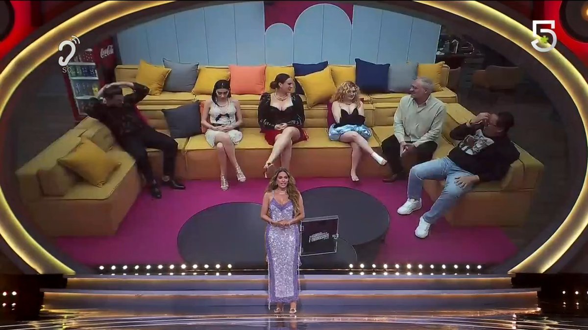 ¡Bienvenidos a la ÚLTIMA NOCHE DE NOMINACIÓN! 👄👏 #LaCasaDeLosFamososMx, de lunes a viernes 10:00 p.m. por #El5, domingos, 8:30 p.m. por #LasEstrellas y 24/7 por #VIX 📺📱
