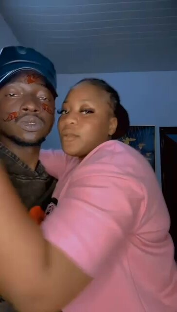 When last you don see woman kiss you like this ?