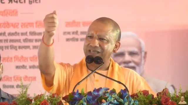 जैसे कुत्ते की पूंछ सीधी नहीं हो सकती, वैसे ही समाजवादी पार्टी के दरिंदे, जो बेटियों की सुरक्षा के साथ खिलवाड़ कर रहे हैं, वे भी कभी ठीक नहीं हो सकते... इनको कानून के दायरे में लाकर हमारी सरकार वही कार्य कर रही है, जिसके ये पात्र हैं...