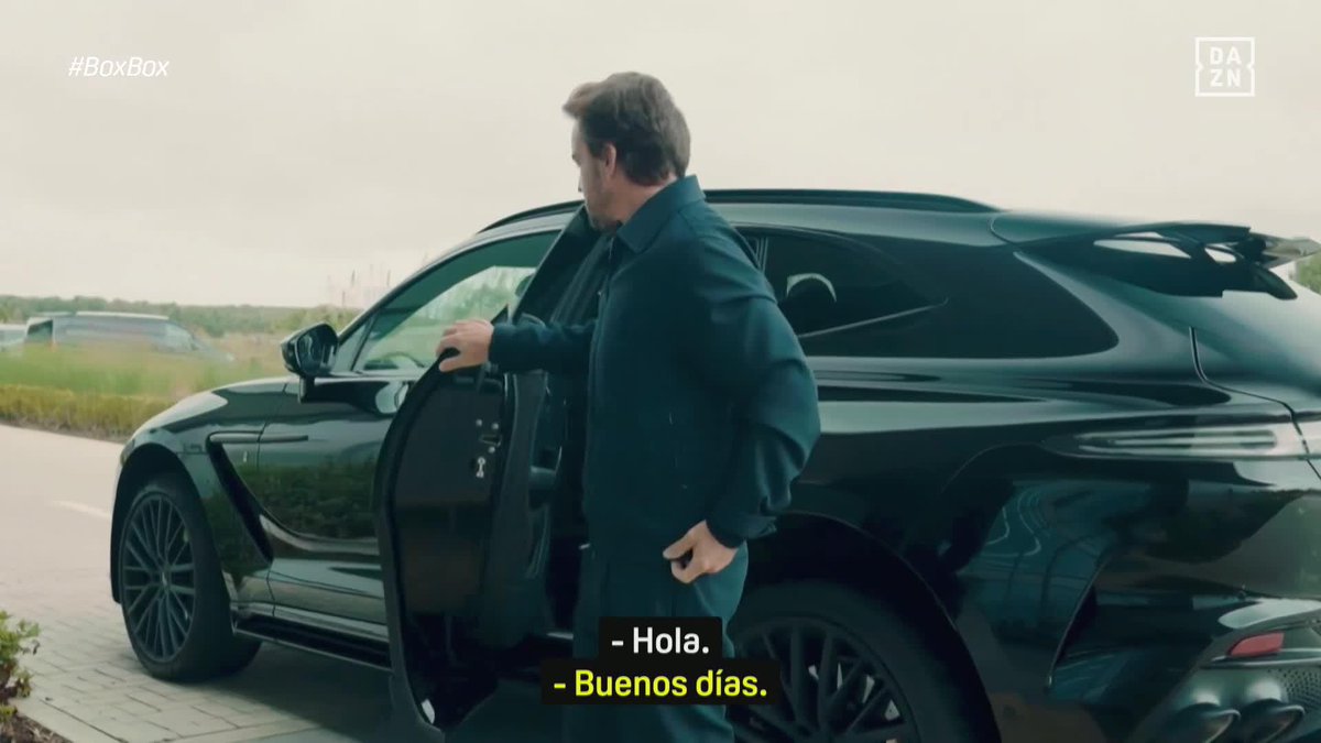 Lawrence Stroll, sobre el fichaje de Newey, en la fábrica: “Dejad que os cuente lo ilusionado que estaba Fernando. Me dijo: ‘Jefe, lo que haga falta, doy el 20% de mi salario’” Alonso: “10, 10, 10” Stroll: “Perdona, recordaba el 20%” 😂