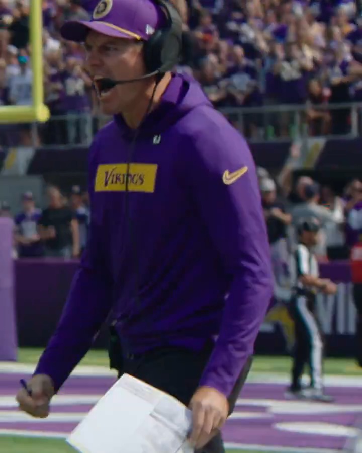 A fearless call. An incredible play. One excited sideline. 📺: