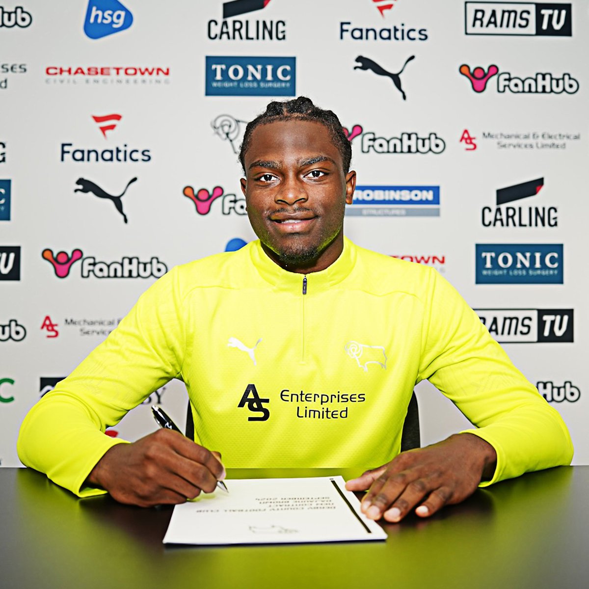 Dajaune Brown's new deal is signed and sealed! ✅