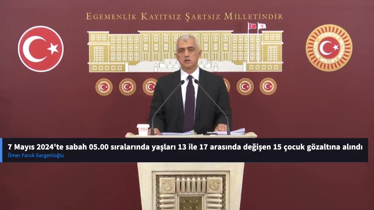 Bakın, sizin de çocuğunuz vardır. 13 ile 17 arasındaki kız çocukları bunlar. Sabah eve baskın yapılıyor. 05.00 sıralarında bir sürü polis. Kapıyı açıyorlar, karşılarında polisler patır kütür içeri giriyorlar. Anneler ne oluyor derken annelerine ağır hakaretler, küfürler ediliyor.