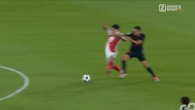 𝐀𝐢𝐢𝐢... Barça moet na 10 minuten al met 10 man verder! 😱 Eric García trekt aan de noodrem 🚫 #ZiggoSport #UCL #MONBAR