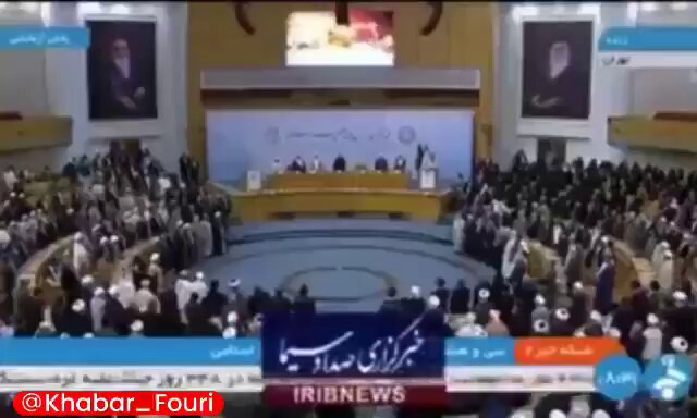 نماینده پفیوز طالبان تو همایش بین‌المللی وحدت اسلامی موقع خوندن سرود ایران از جاش بلند نشد! امیدوارم یه مسئول باغیرت این توهین رو با اخراجش از همایش جواب بده!