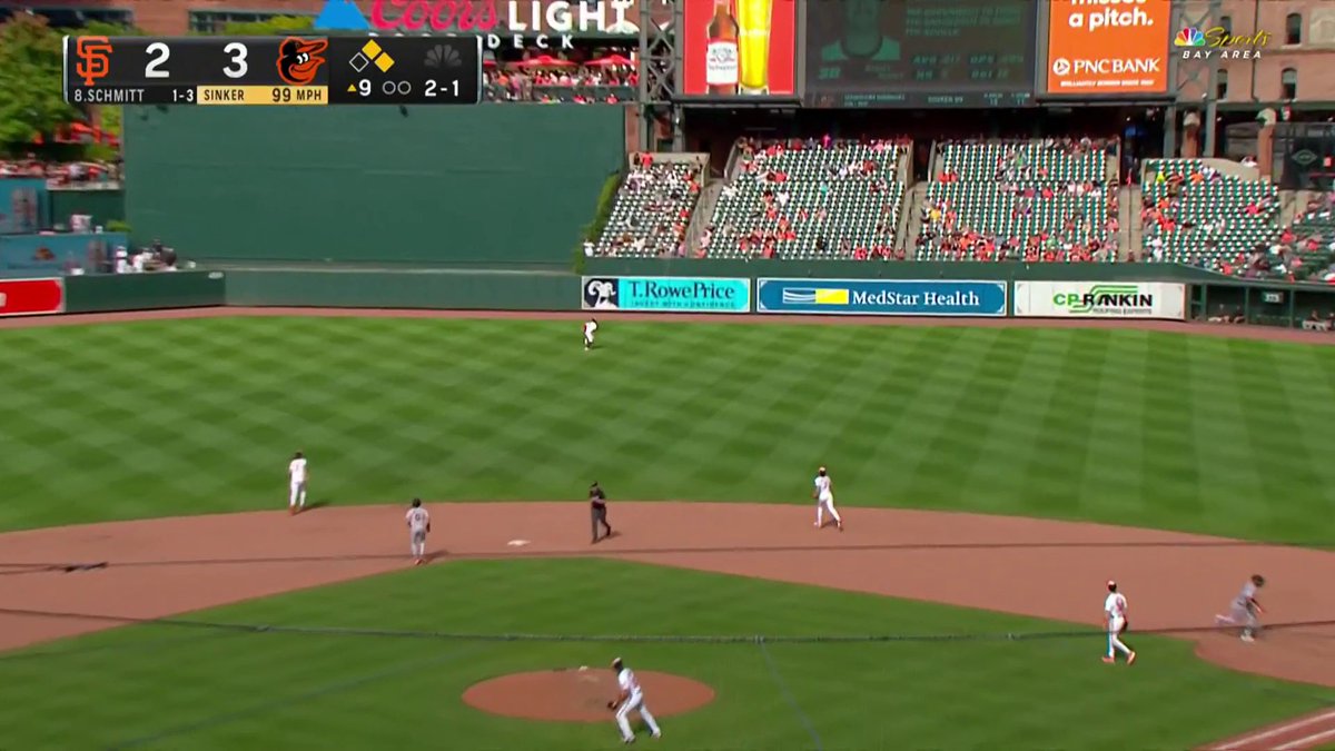 SCHMITT KNOCKS IN WISELY TO TIE IT IN THE NINTH 😲