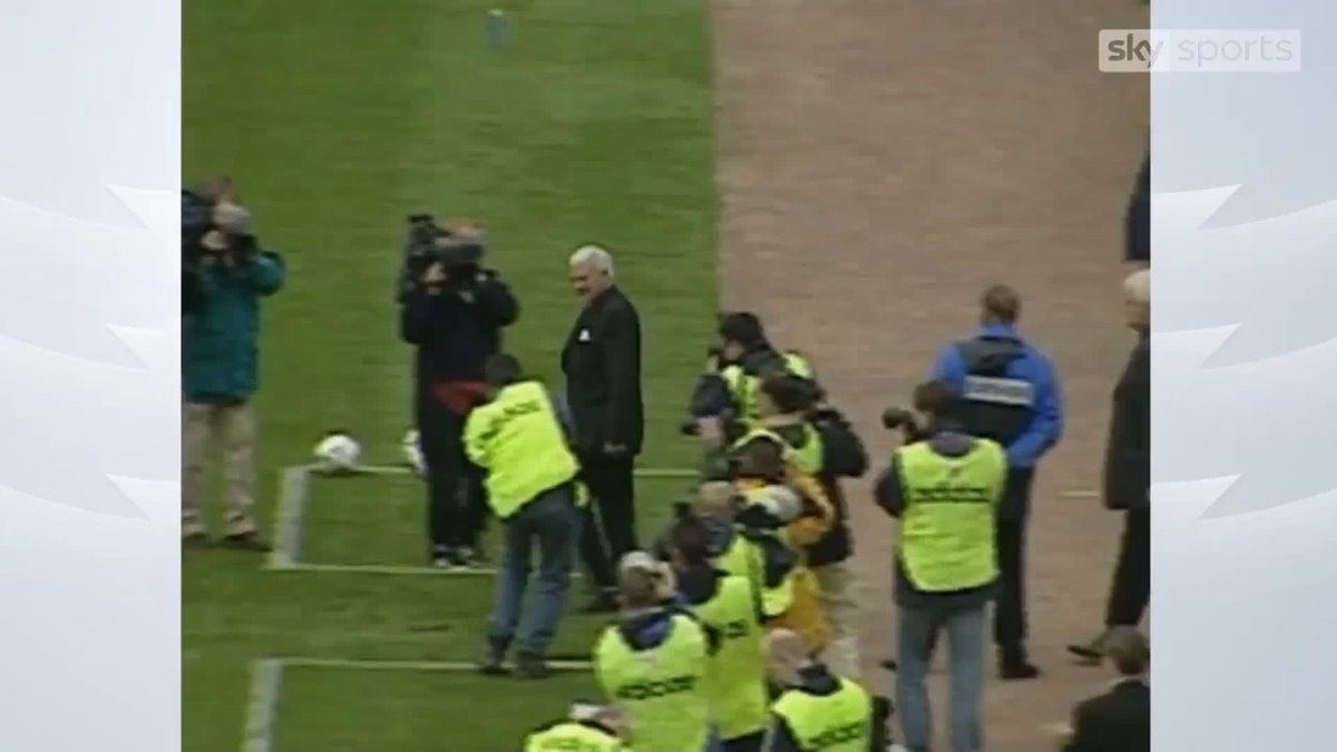 It’s the 25th anniversary of a football fairytale at St. James’ Park: ⚫️⚪️ Sir Bobby Robson came home 🙋🏼‍♂️ Alan Shearer scored 5 (five) ⚽️ Struggling Newcastle won 8-0