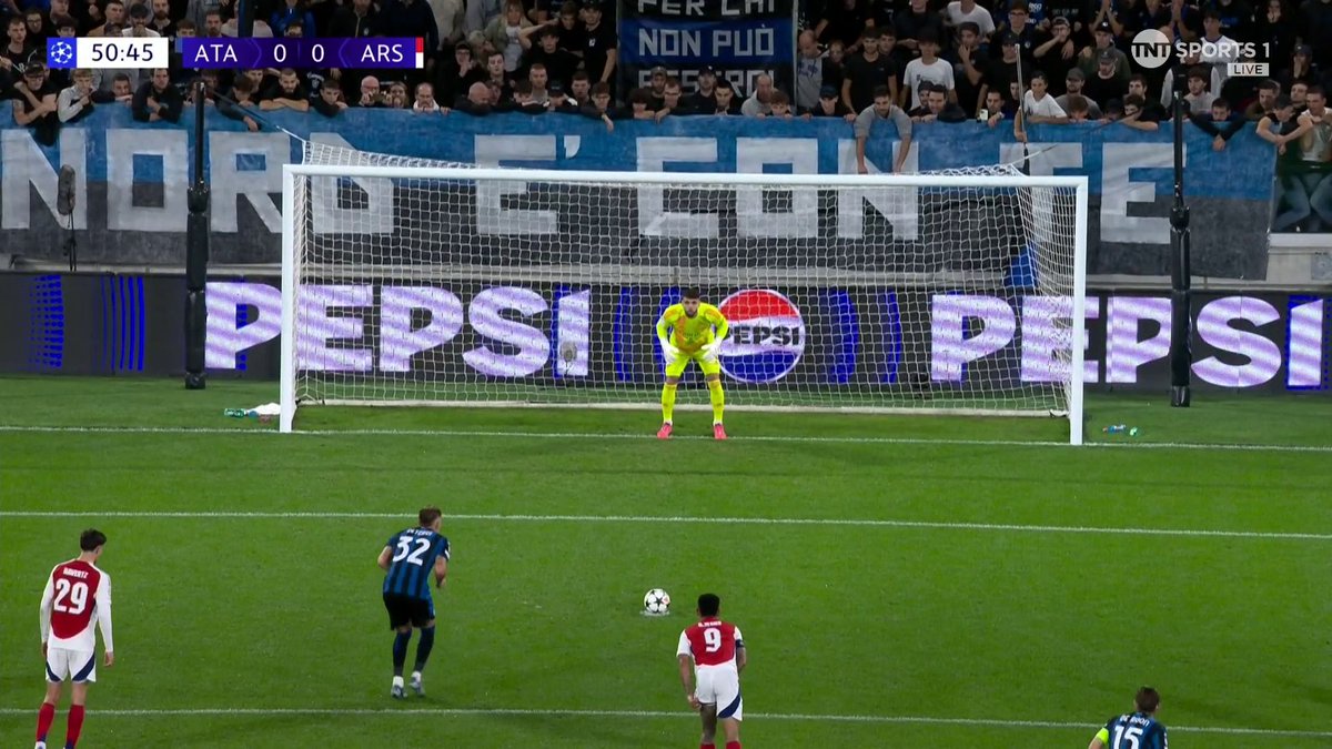 DAVID RAYA, TAKE A BOW! One of the best double saves you'll ever see 🤯 📺 TNT Sports &amp; discovery+ UK