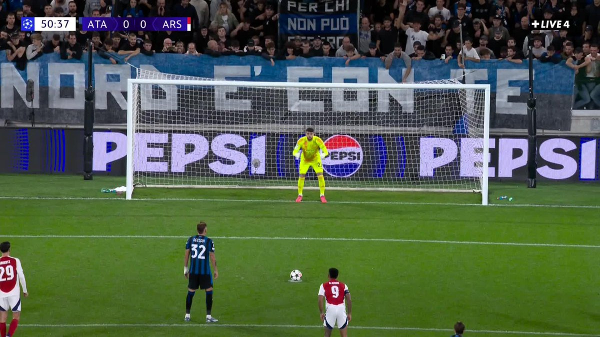 𝗘 𝗫 𝗖 𝗘 𝗣 𝗧 𝗜 𝗢 𝗡 𝗡 𝗘 𝗟 😱😱😱 David Raya réalise une double parade d’exception face à Retegui. 🧤 Son début de saison est fantastique, son talent de gardien immense. 🤯🤯🤯 🎥 CANAL+ Foot