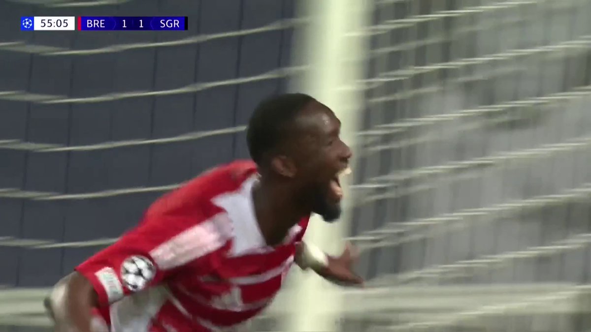 On the swivel 🔄 Wonderful piece of improvisation from Brest's Abdallah Sima 👏 📺 TNT Sports &amp; discovery+ UK