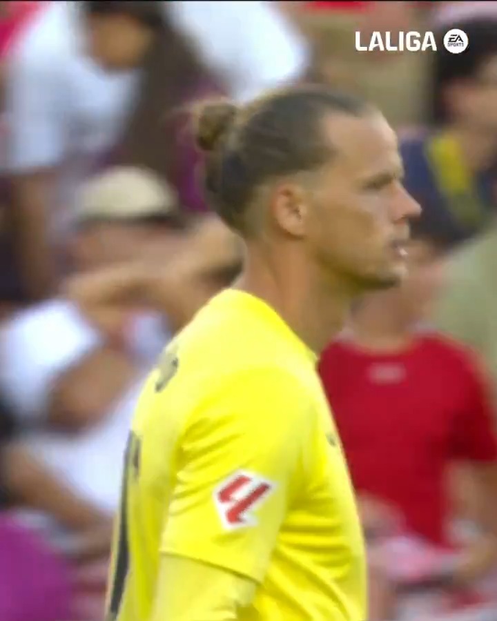 ❤️🏈 Ørjan H. Nyland en modo '𝐪𝐮𝐚𝐫𝐭𝐞𝐫𝐛𝐚𝐜𝐤'. #LALIGAHighlights | Sevilla Fútbol Club