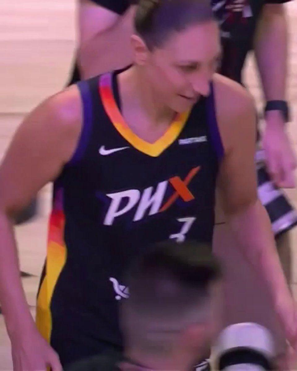 "One more year" chants broke out for Diana Taurasi after the Mercury's final home game of the regular season 💜