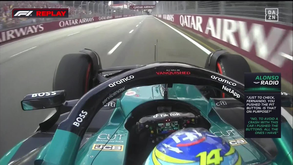 Fernando Alonso haciendo lo que haría el 99,9% de la población mundial, pero siendo ese 0,01% que lo hace bien. ES UN GENIO 😂😂😂 📻 "Para evitar el golpe he pulsado todos los botones" 😅 #SingapurDAZNF1 🇸🇬