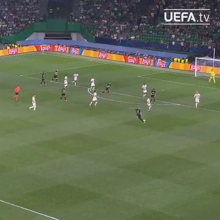 Debast GOLAZO! 🚀🤯 #UCL