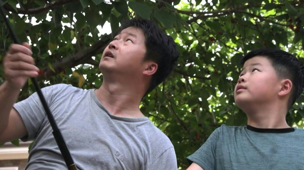 VIDEO: A growing number of Chinese fathers are becoming stay-at-home dads, bucking deep-rooted social norms of men as breadwinners.