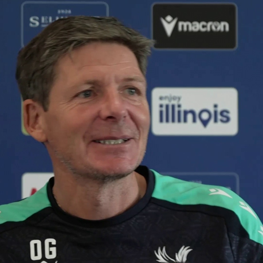 Oliver Glasner learnt a few things in today's press conference at Crystal Palace's training ground 😂📚