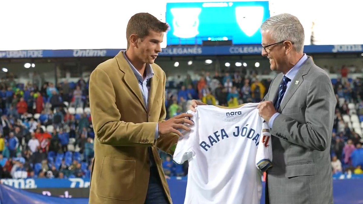 🎾🥒 Todo un campeón del US Open Junior de tenis como el pepinero Rafa Jódar nos acompañó ayer en Butarque. 💪¡Por muchos más éxitos, Rafa!