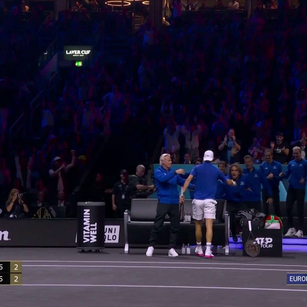 A point so good that it received a Roger Federer applause 👏 Team Europe erupts in celebrations after an incredible rally between Dimitrov and Tabilo 😳 #LaverCup