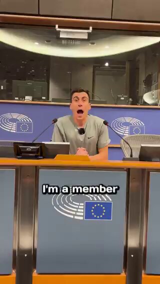 Ο ΦΕΙΔΙΑΣ ΔΕΚΑΝΙΚΙ ΚΑΘΕ ΔΙΚΤΑΤΟΡΑ. ΤΩΡΑ ΚΑΙ ΜΕ ΤΟΝ ΜΑΔΟΥΡΟ ΜΕ ΑΣΤΕΙΕΣ ΔΙΚΑΙΟΛΟΓΙΕΣ Αρχίζω να υποπτεύομαι ότι δεν είναι αφελής