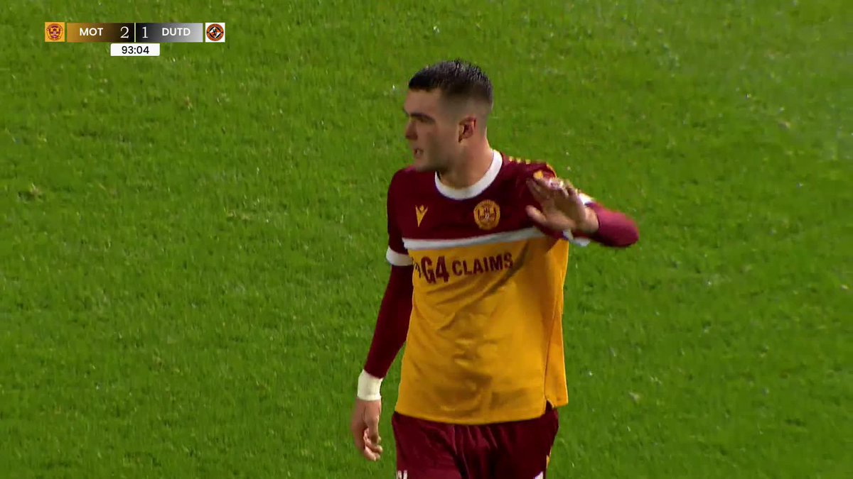 Lennon Miller sends Motherwell through to the Premier Sports Cup Semi-Final 😱 The 18-year-old converts his penalty after great work by Moses Ebiye to win it 🟠 #PremierSportsCup | SPFL