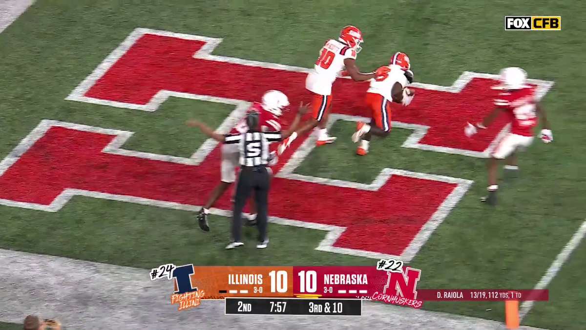 and it's an... INTERCEPTION!!!!!! 🤯 Illinois Football