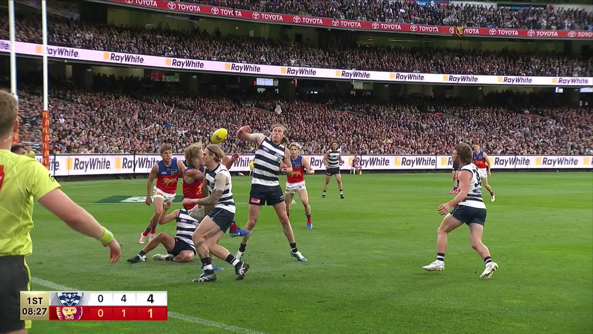 Tom Stewart gave away a free kick for this incident. #AFLFinals | #AFLCatsLions
