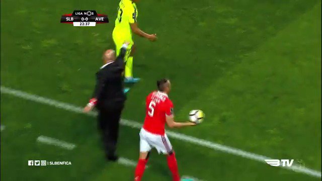 As crianças de hoje em dia nunca vão saber aquilo que jogava o Ljubomir Fejsa. 🇷🇸