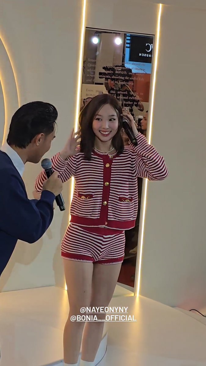 NAYEON AT BONIA EVENT SHE'S SO PRETTY