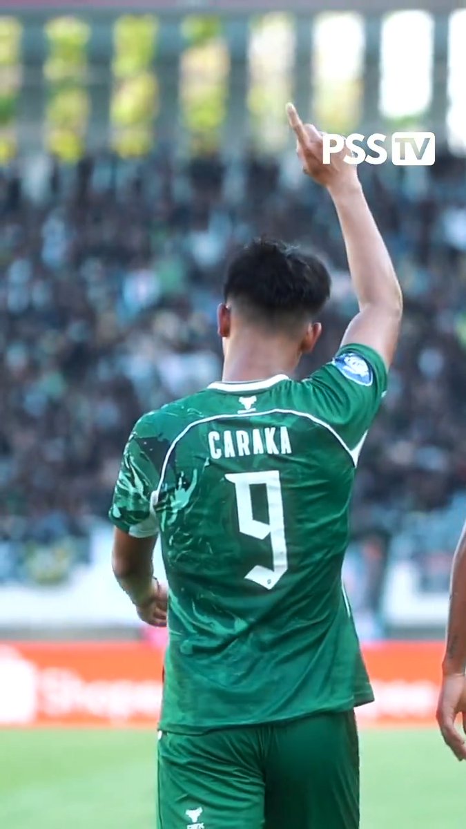 Setelah puasa gol di lima laga awal, gol perdana dari Hokky Caraka musim ini akhirnya tercipta juga sekaligus membuatnya begitu emosional saat selebrasi 💚 #PSS #COSE