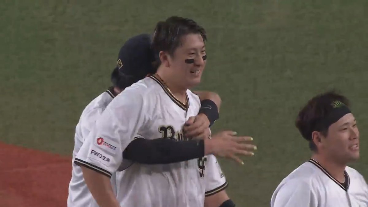 連敗ストップ🙌 オリックス #渡部遼人 選手がサヨナラのタイムリーヒットを放つ🔥✨ #Bs2024 👇ライブ配信はこちら!