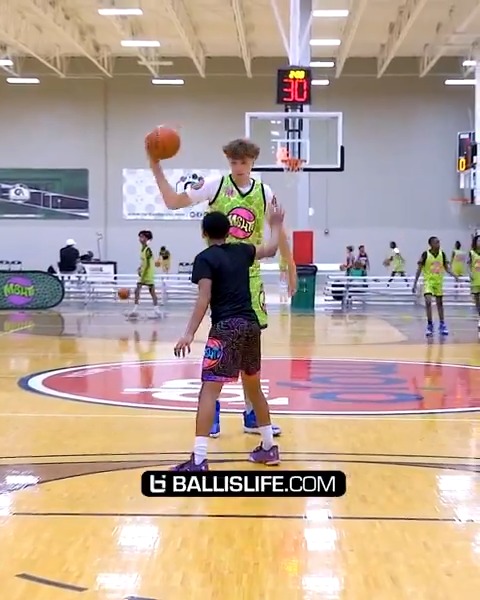 Jérémy Gohier is a 7'3" 7th Grader!!!