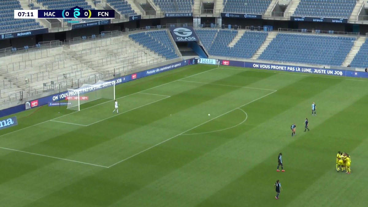Le premier but de ce multiplex est pour le FC Nantes avec ce superbe lob !