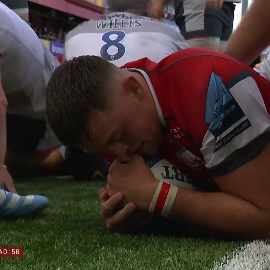 🍒 Try for Thomas in the RED! ⏱️ Gloucester Rugby 🍒 sneak over through Freddie Thomas to close the gap on the stroke of half-time! #GallagherPrem | #GLOvSAR