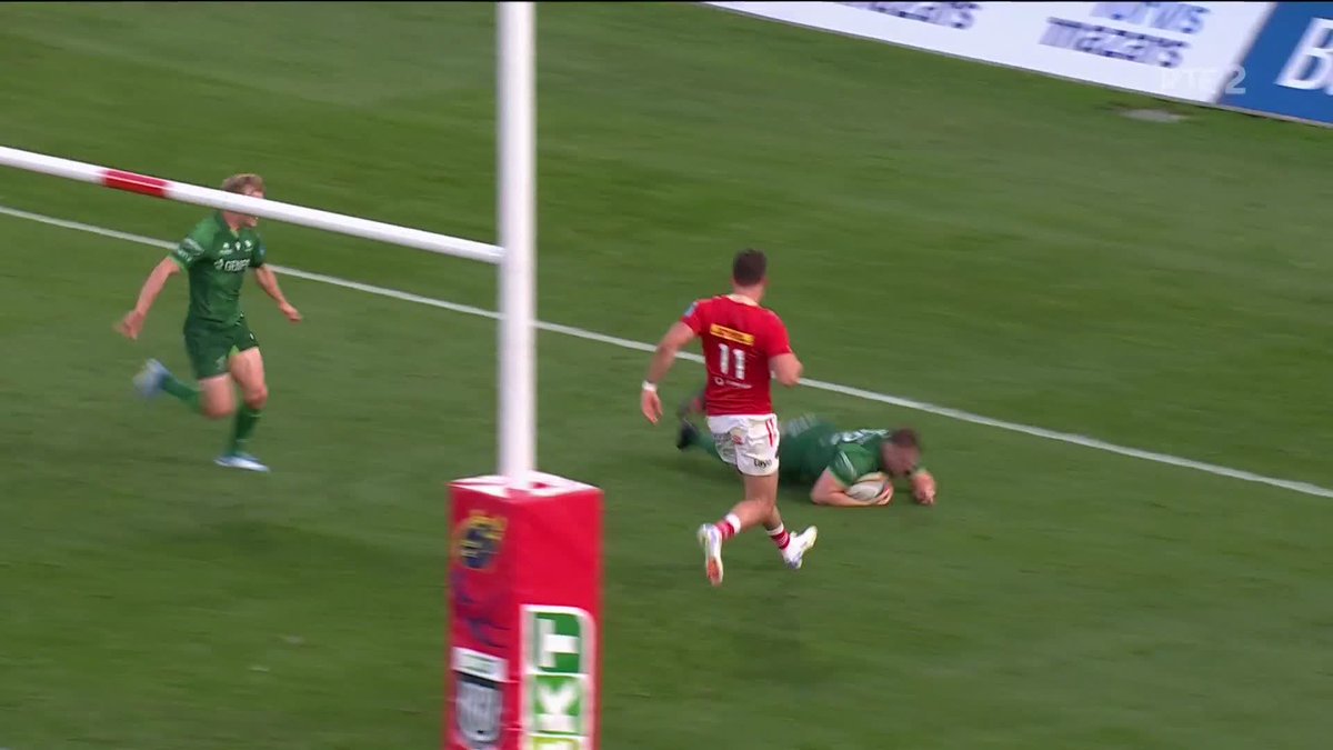David Hawkshaw, like a hacksaw, cutting through the Munster defence. #MUNvCON
