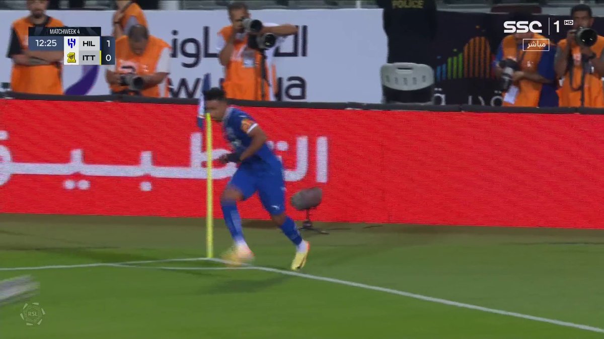 🎥| لحظة احتساب ركلة جزاء لودي لمصلحة الهلال! والله ما ادري لمتى الوضع مستمر كذا. بلنتي اتحدى محلل تحكيمي واحد يثبت صحته. #الاتحاد_الهلال #الهلال_الاتحاد