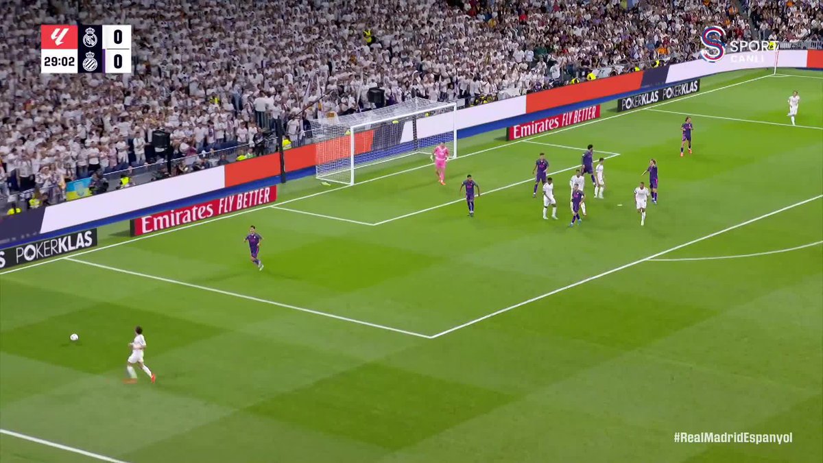 Kylian Mbappe, Arda Güler'in attığı nefis pası değerlendiremedi.