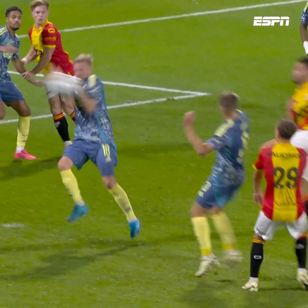 Had Go Ahead Eagles hier een penalty moeten krijgen? 🔎 #gaeaja