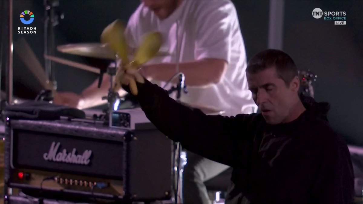 Liam Gallagher performing 'Rock N Roll Star' tonight at Wembley Stadium 🥊