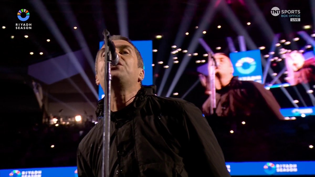 Liam Gallagher performing "Supersonic" at Wembley tonight 🥊