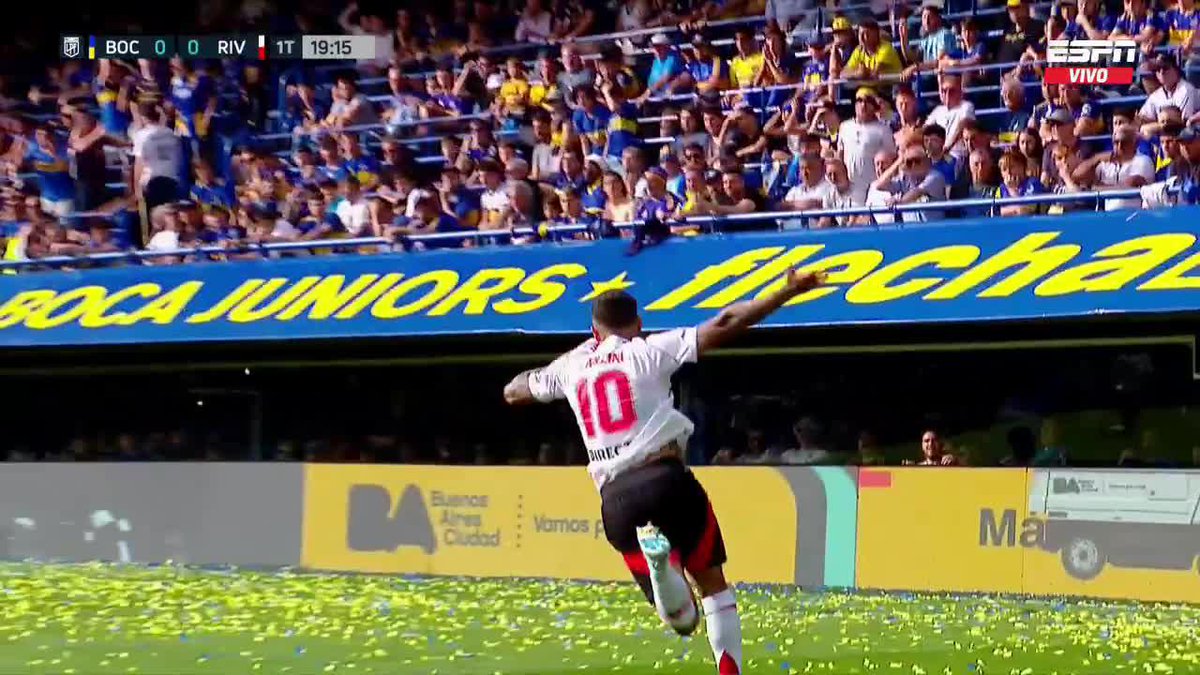 "River Plate" Porque le rompió bien el orto por 1-0 a Boca Juniors en la Bombonera por la Liga Profesional de Argentina. Le puso medio equipo suplente y ni así le pudieron ganar, volvió Gallardo y volvieron a ser cogidos, alta putita el Xeneize.