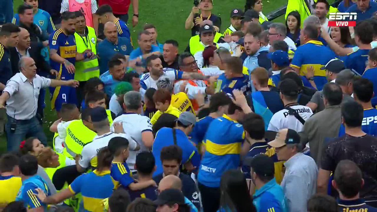 ❌Sergio Romero quiso METERSE A LA PLATEA a PELEARSE CON LOS HINCHAS DE BOCA.