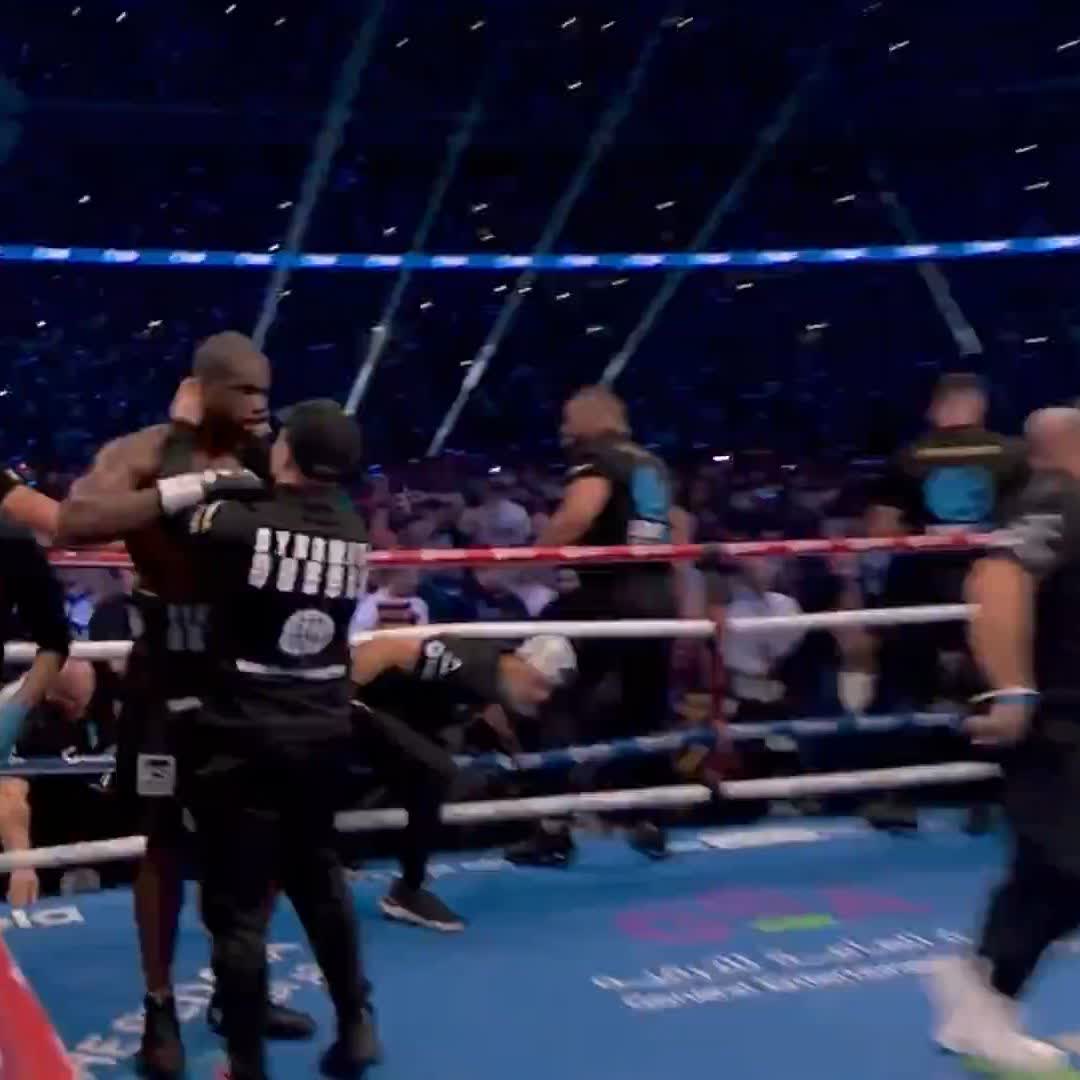 DANIEL DUBOIS HAS RETAINED HIS WORLD HEAVYWEIGHT TITLE What a 5th round 💥 #JoshuaDubois | DAZN Boxing | #RiyadhSeasonCard