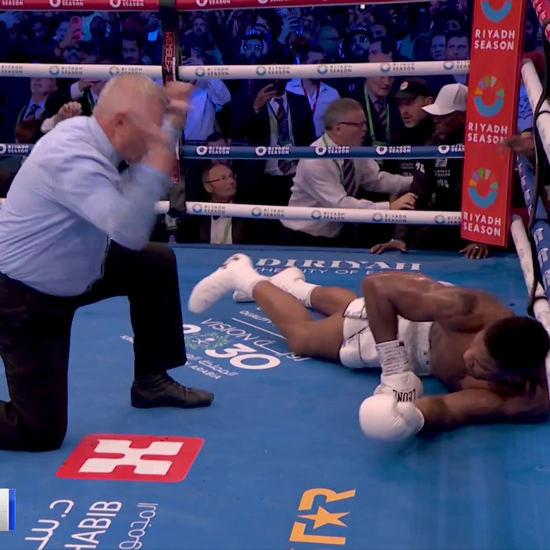 UNBELIEVABLE! 🤯 DANIEL DUBOIS KNOCKS-OUT ANTHONY JOSHUA! 💣😯 #JoshuaDubois #RiyadhSeasonCard