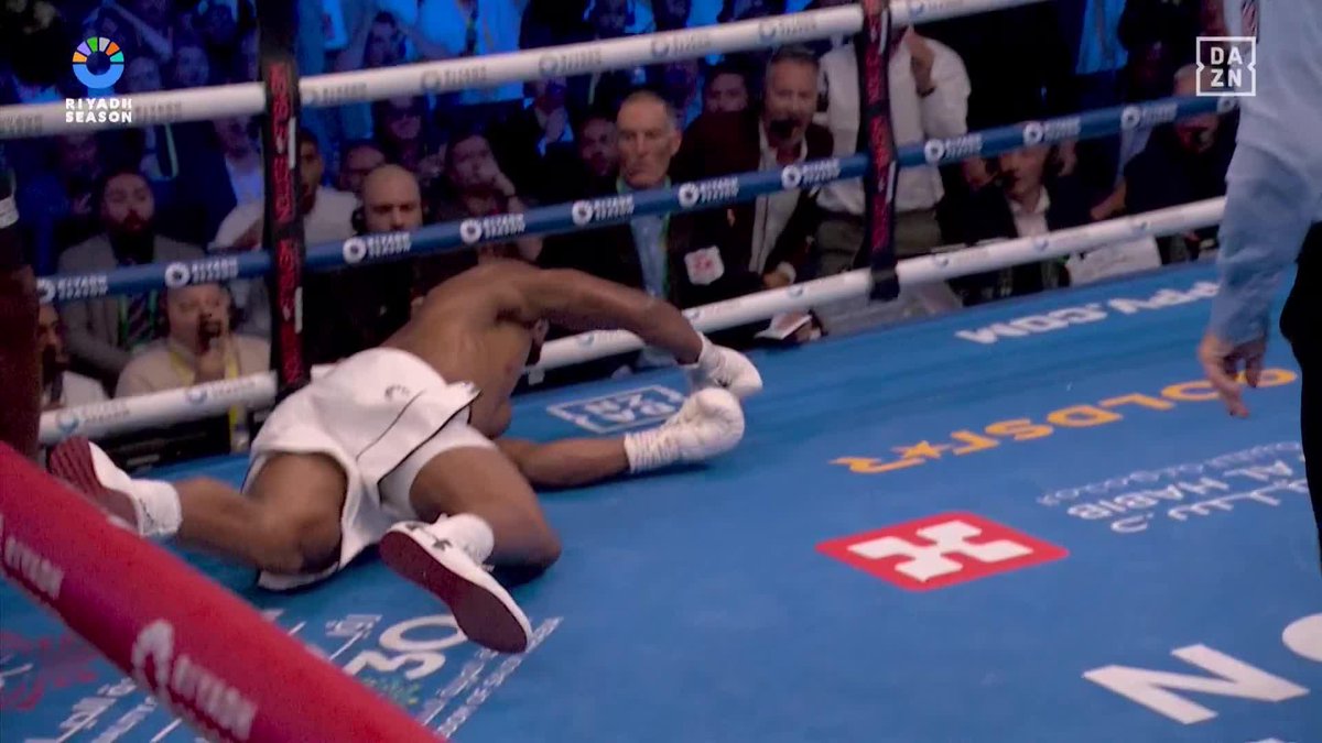 Es un KO BRUTAL. Es uno de los asaltos del año. Es un golpe LEGENDARIO. Es una forma histórica de seguir siendo campeón mundial de la IBF Daniel Dubois y el INCREÍBLE DERECHAZO para mandar a Anthony Joshua a la lona 🔥🔥🔥🔥🔥🔥🔥 #RiyadhSeasonCard