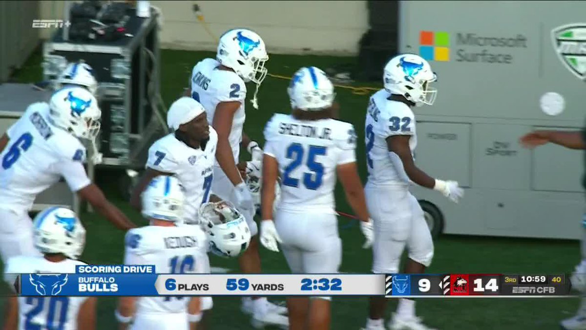 HE MADE THE TOUCHDOWN CATCH SANDWICHED BETWEEN TWO DEFENDERS 😱