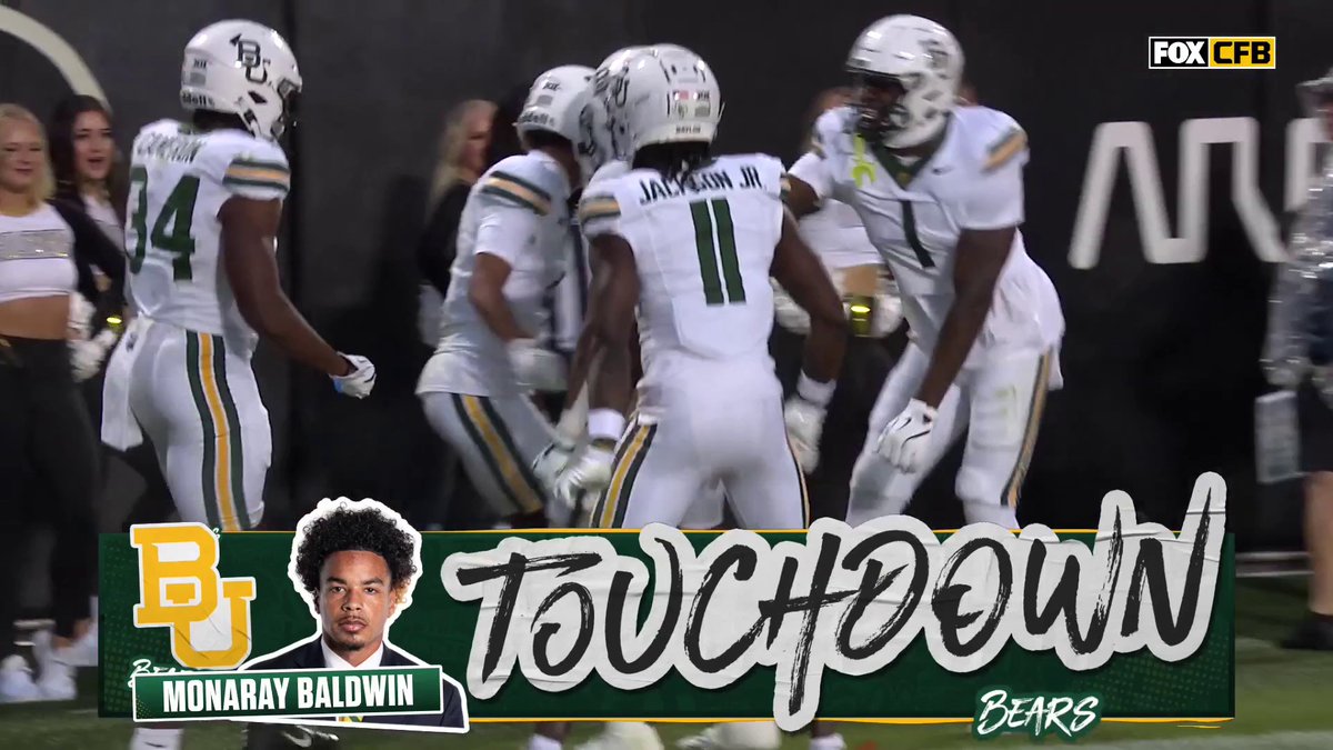 WHAT A CATCH FOR THE TD 😱 Monaray Baldwin with a full dive to give Baylor Football the lead 🐻🔥