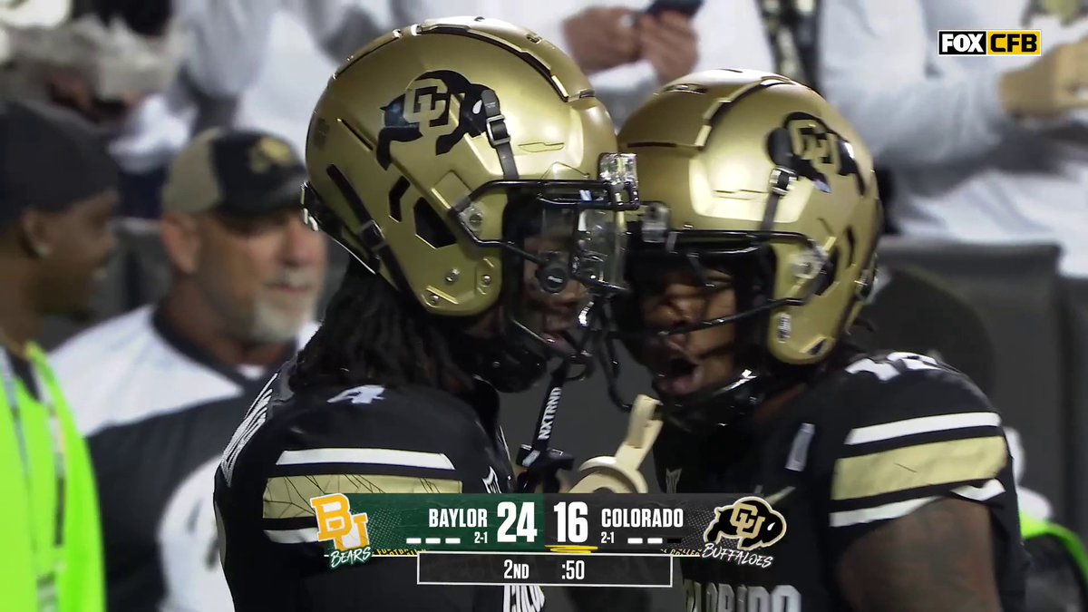 OMARION MILLER FOUND A WAY 😤🔥 (via FOX College Football)
